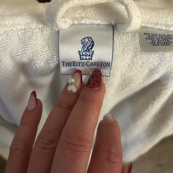 The Ritz-Carlton White Plush Robe - Picture 6 of 8